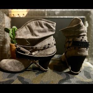 Daisy Fuentes High-Heeled Boots